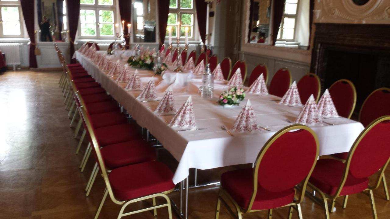 Stadtschloss Hecklingen*** Hecklingen  Ngoại thất bức ảnh