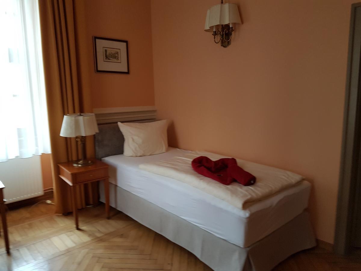 Stadtschloss Hecklingen*** Hecklingen  Ngoại thất bức ảnh